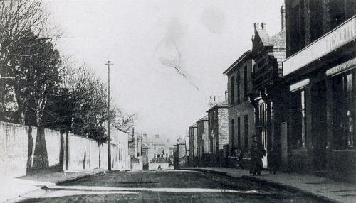 Photograph of Chapel Street (1900s)